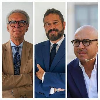 Da sinistra a destra il nuovo direttore de La Stampa Antonio Di Rosa, il vice direttore vicario Luciano Tancredi e il vice direttore Alessandro De Angelis