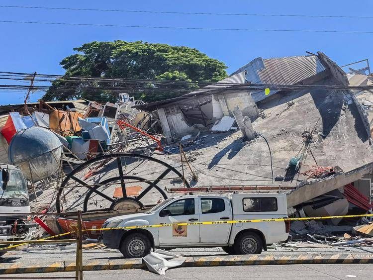 Macerie dopo il terremoto nelle Filippine - Fotogramma /Ipa
