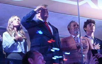 Pioggia di fischi per Trump alla finale Nba, ma il tycoon ne