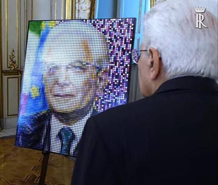 Arte, per la Giornata della Marina Militare donata a Mattarella opera 'MaMà’s President'