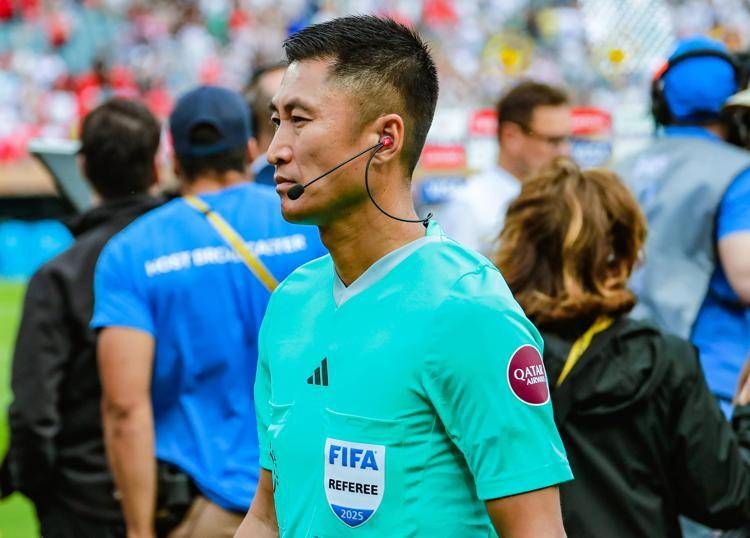 L'arbitro cinese Ma Ning - Ipa