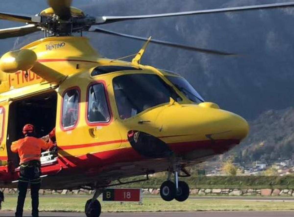 https://www.adnkronos.com/resources/02a6-20d40b7d8e08-d2526ca97fbf-1000/format/huge/soccorso_alpino_elicottero_2_.jpeg