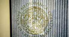 Intesa Sp lancia l'Opas e Mediobanca può tornare in Champions: cosa fa Mps ora
