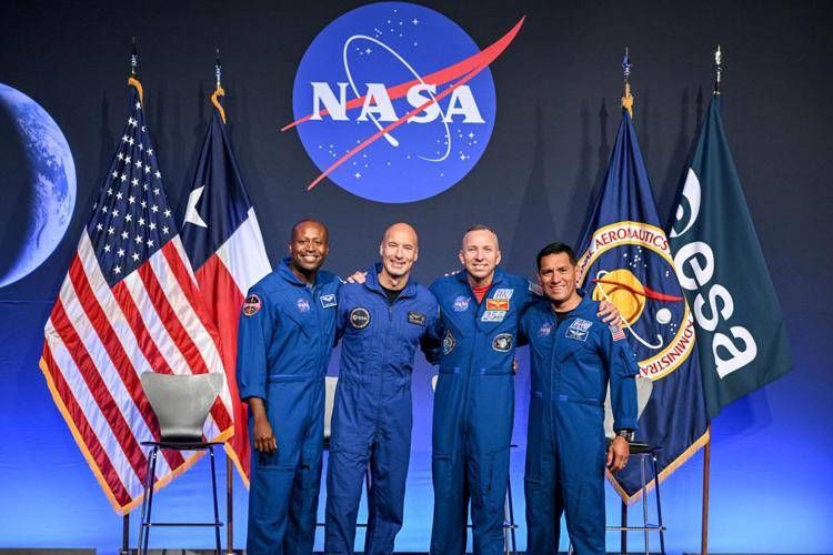 L'astronauta Luca Parmitano con Andre Douglas, Frank Rubio, Randy Bresnik e Bob Hines - (Foto sito Esa)