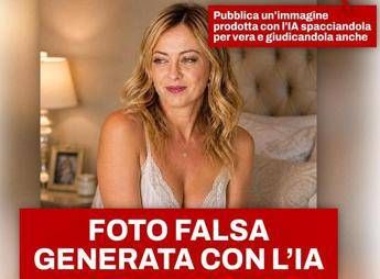Meloni mezza nuda sul letto? La premier: "Ci deve 