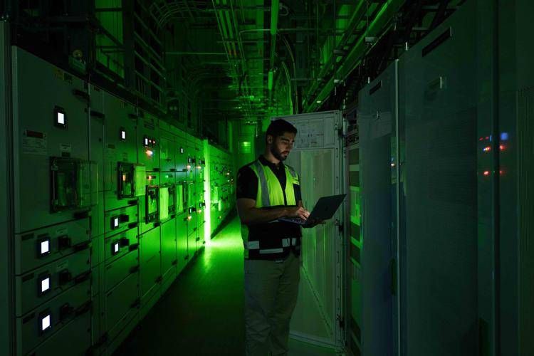 Asse Milano-Abu Dhabi per l'AI, l'infrastruttura hyperscale sposa la decarbonizzazione
