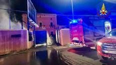 Incendio a 'Sicily by car' di Dragotto - (vigili del fuoco)
