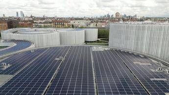 Pannelli fotovoltaici sui tetti dello studentato dell'Università Bocconi di Milano
 - Fotogramma/Ipa