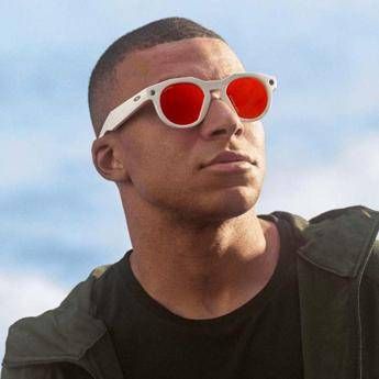 Meta e Oakley portano l'AI nello sport: provati gli smart glass HSTN