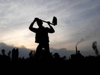 Save the Children, lavoro minorile nega i diritti fondamentali
