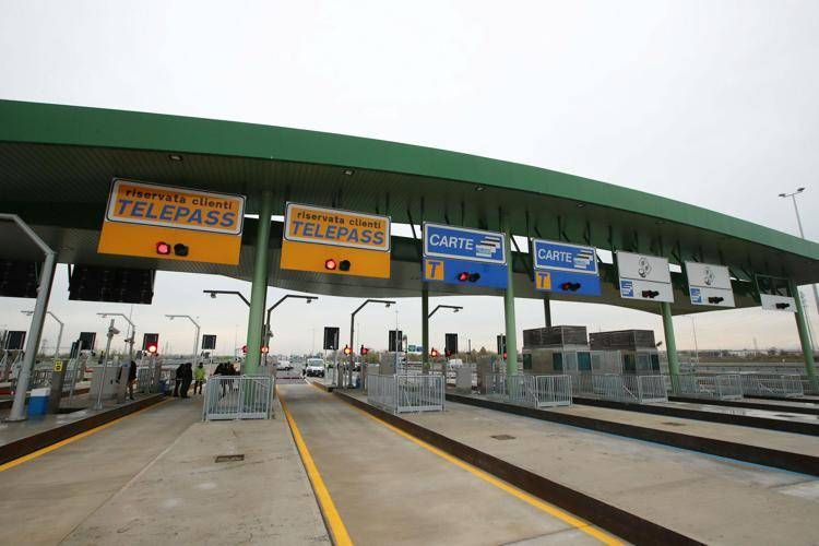 Casello autostrada - (Ipa)