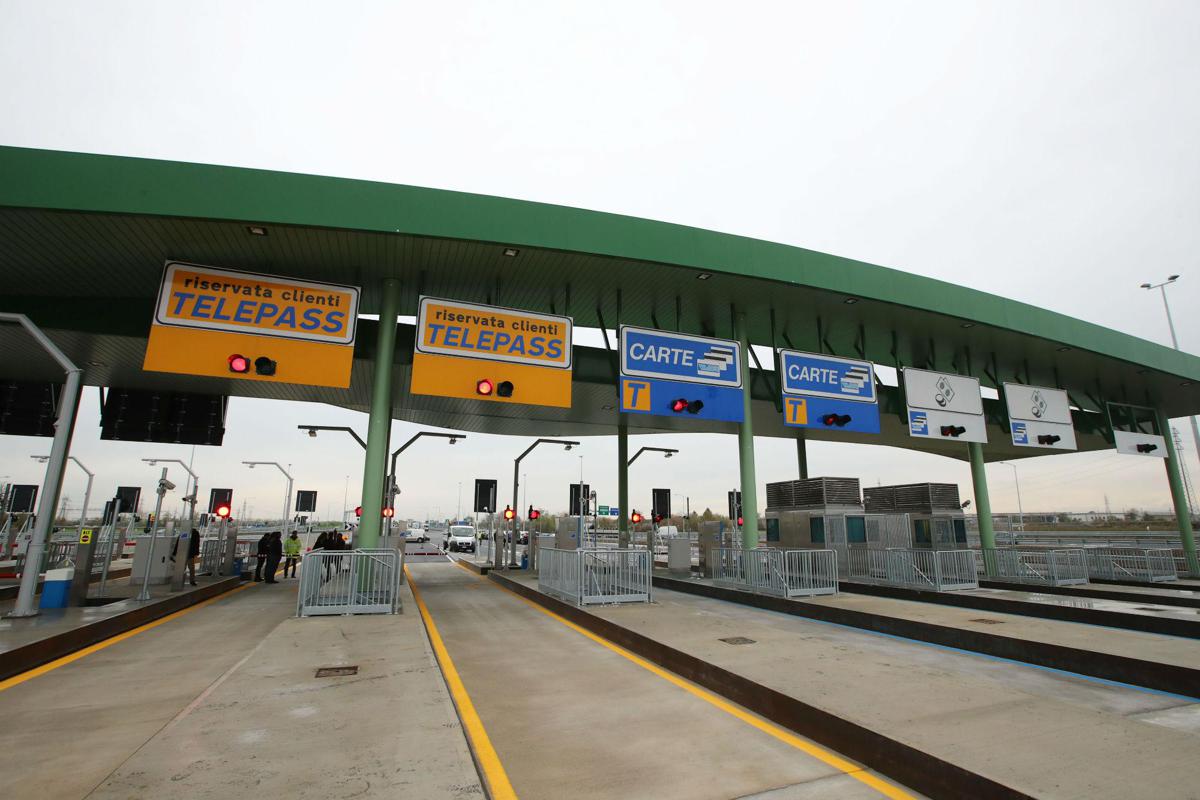 https://www.adnkronos.com/resources/02a6-20d99dd6d409-2a9b2749e425-1000/format/huge/autostrada_casello_1_fg.jpeg