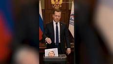 Medvedev mette nel tritacarte Merz, Von Der Leyen e Starmer: 