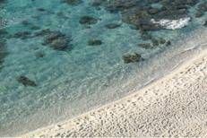 Spiaggia senza ombrelloni