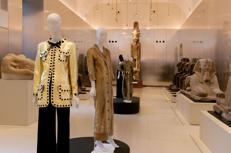 'Hieroglam', a Torino la couture in dialogo con l'antico Egitto
