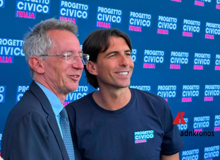 Il sindaco di Napoli Gaetano Manfredi con Alessandro Onorato, coordinatore di Progetto Civico Italia - Foto Adnkronos