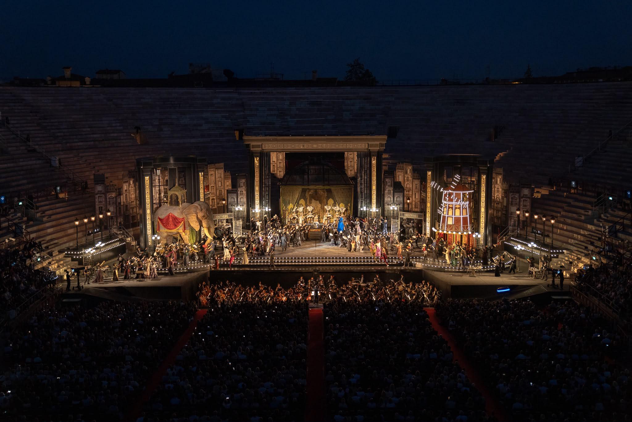 All'Arena di Verona 'La Traviata' trionfa con 12 minuti di applausi ﻿