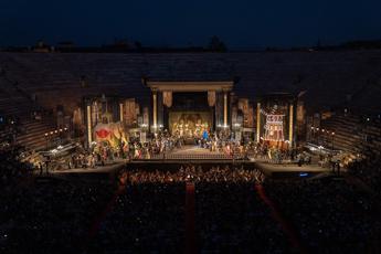 All'Arena di Verona 'La Traviata' trionfa con 12 minuti di applausi ﻿