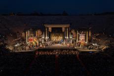 (l'allestimento della Traviata - Ufficio stampa Fondazione Arena)