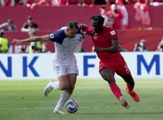 Nikola Katic (Bosnia ed Erzegovina) e Promise David (Canada) durante la partita di ieri al Toronto Stadium di Toronto - Fotogramma Ipa
