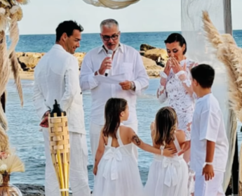 Fognini e Pennetta, l'anniversario di matrimonio e la festa a sorpresa in spiaggia