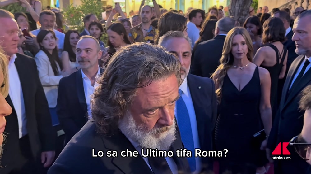 Russell Crowe, Ultimo e la Roma: la risposta del tifoso… Russell Crowe, Ultimo e la Roma: la risposta del tifoso…