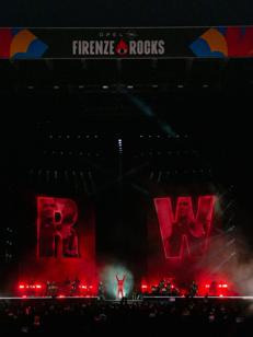 (Il concerto di Robbie Williams - Dalla pagina Facebook di Firenze Rocks)