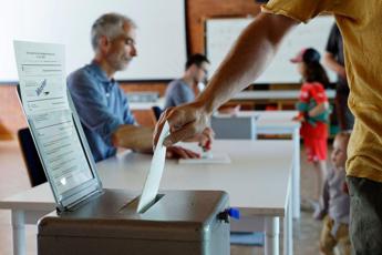 Elettori alle urne in Svizzera - (Afp)