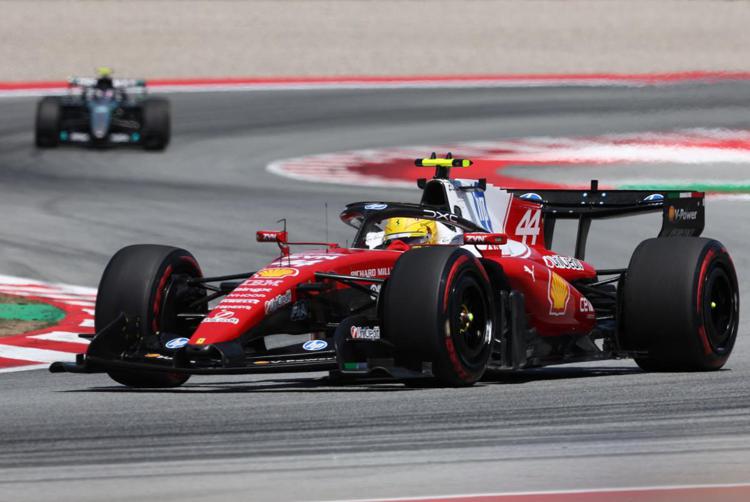 F1: Hamilton vince a Barcellona, prima vittoria con la Ferrari