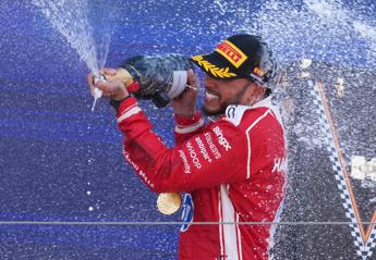 Hamilton, vittoria e... commozione. Il messaggio in italiano: "Grazie a tutti"