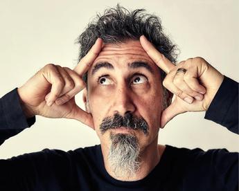 Serj Tankian, arriva in Italia l'autobiografia 'Down with the System'