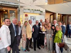 Nella foto, insieme alla famiglia Di Lelio, presenti il ministro Urso, il presidente Mollicone, il consigliere Tozzi, Marco Rizzo e la consigliera Spena