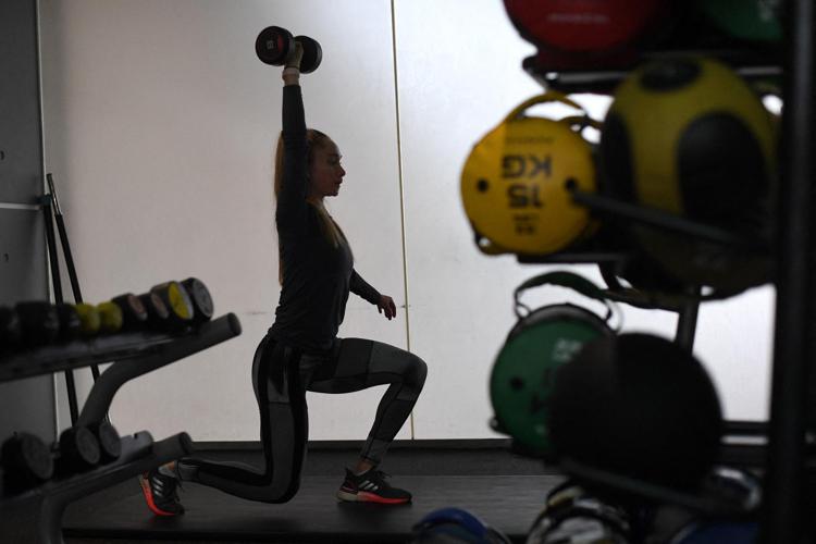 Una persona in palestra - (Fotogramma)
