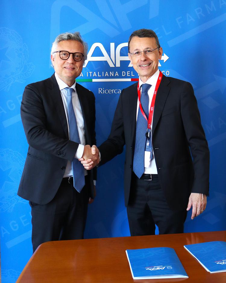 A sinistra il presidente Aifa, Robert Nisticò. Accanto il presidente Fofi, Andrea Mandelli