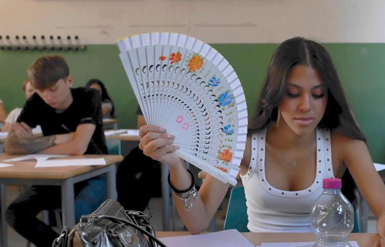 Ragazzi alle prese con la maturità - Fotogramma Ipa