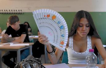 Ragazzi alle prese con la maturità - Fotogramma Ipa