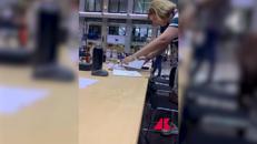 Imprevisto a Bruxelles, pioggia nella sala stampa del Consiglio europeo - Video