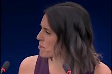 L'eurodeputata spagnola Irene Montero canta la canzone per Donald Trump  - (Screenshot da short YouTube, canale: Adnkronos)