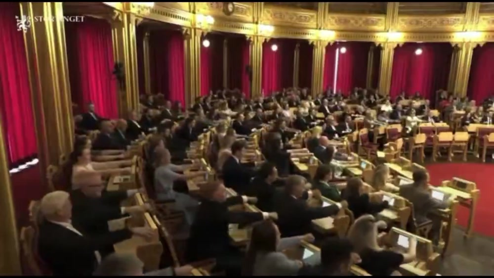 Norvegia, la febbre dei Mondiali in parlamento: la Viking Row dei deputati