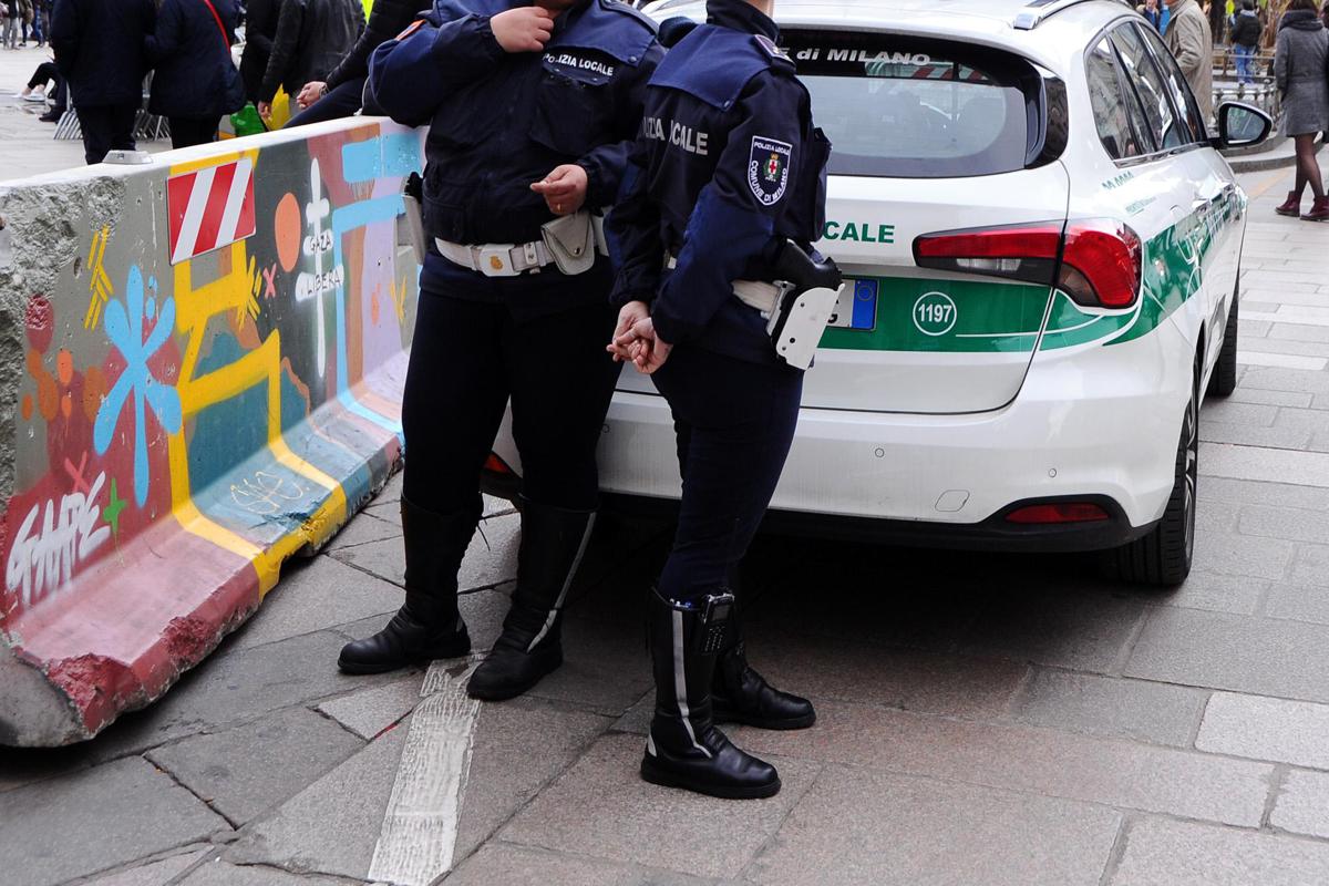 https://www.adnkronos.com/resources/02a6-20e7e5d8691b-c25736af20fd-1000/format/huge/milano_polizia_localeftg.jpeg
