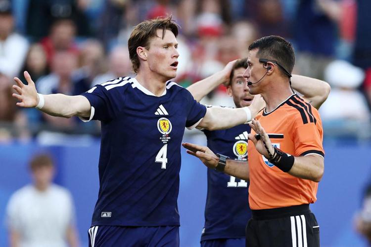 Le proteste di McTominay - Afp