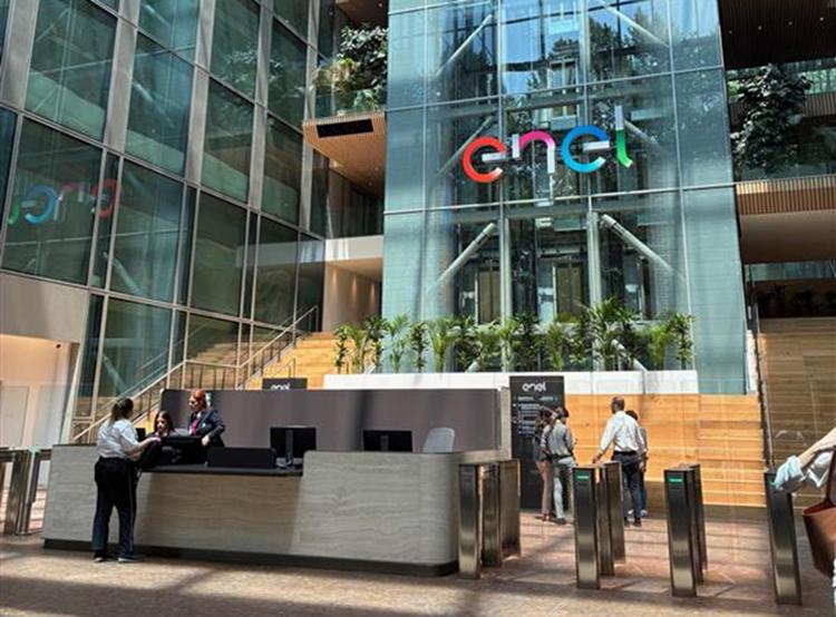 Enel, tra i titoli più apprezzati dalle banche d’investimento c’è il gruppo guidato da Flavio Cattaneo: target price oltre i 10 euro. E Intesa Sanpaolo lo inserisce tra le “Top Picks”