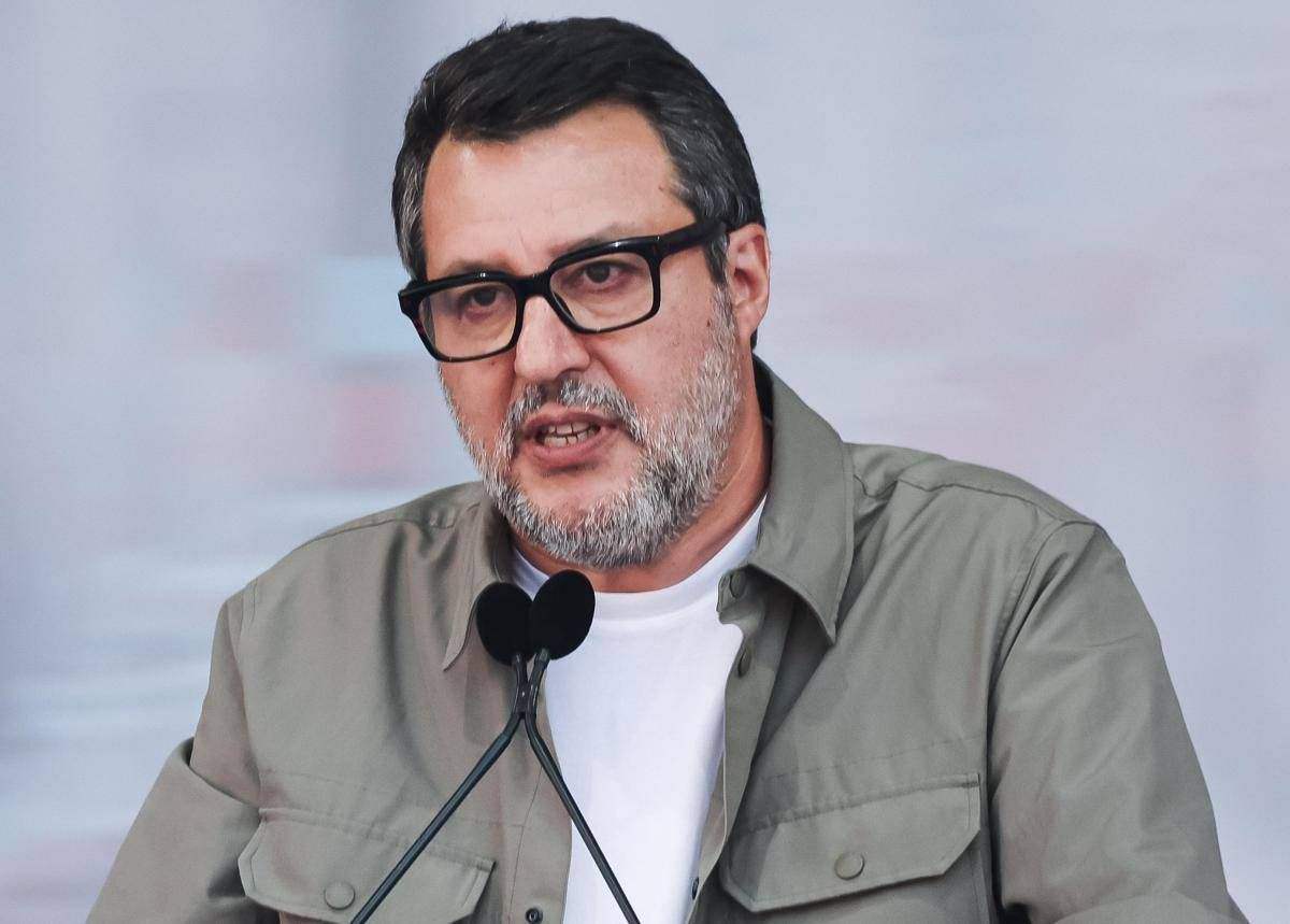 https://www.adnkronos.com/resources/02a6-20e9abe57f0d-ca2e2aa49e59-1000/format/huge/matteosalvini_occhiali_ipa_fg.jpeg