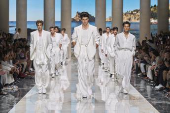 Dg Sfilata Uomo Spring Summer 2027 Runway Finale 1 Immagine in aggiornamento