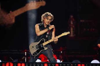 Ligabue riporta a San Siro i sogni di rock'n'roll: festa grande con la 'Notte di Certe Notti'