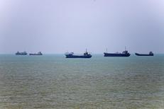 Navi a Bandar Abbas, lungo lo Stretto di Hormuz - (Afp)