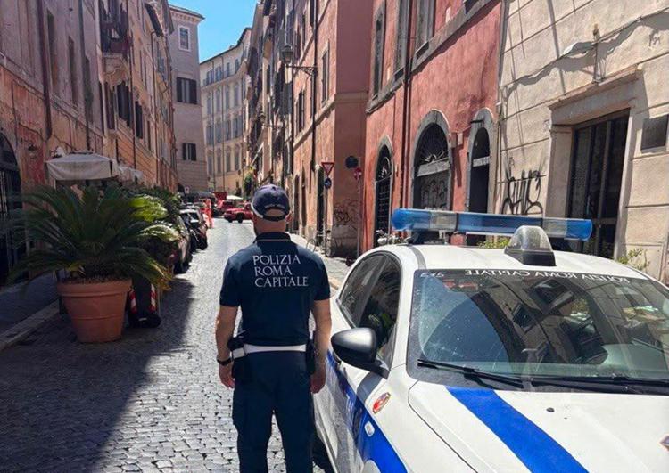 Polizia sul luogo dell'esplosione - Polizia Roma Capitale
