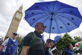 Gente in piazza a Londra chiede il ritorno nell'Unione Europea - Fotogramma Ipa