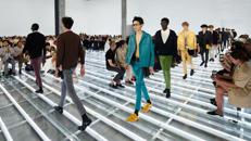 La parata finale dei modelli sulla passerella Prada Uomo primavera-estate 2027