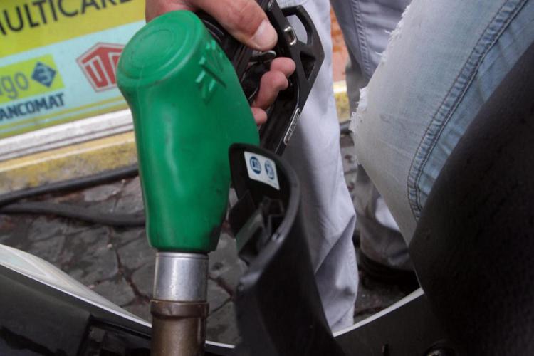 Distributore di benzina  - (Fotogramma)